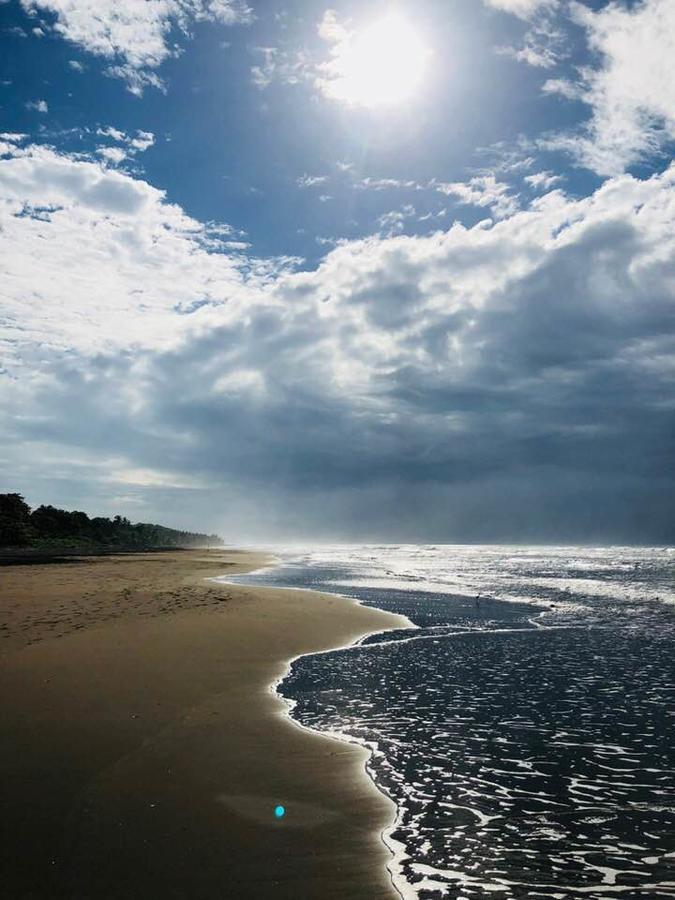 Pelican Beachfront Hotel Эстерильос-Эсте Экстерьер фото